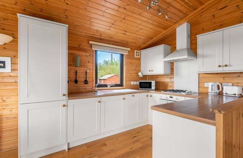 Kinross House | Wonderful private villa for 4 guests with WIFI, TV, balcony and pets allowed