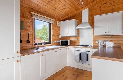 Kinross House | Wonderful private villa for 4 guests with WIFI, TV, balcony and pets allowed