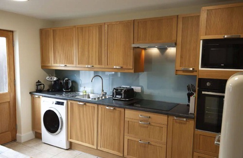 Drumnadrochit House | Wonderful private villa for 6 people with WIFI, TV, patio and parking