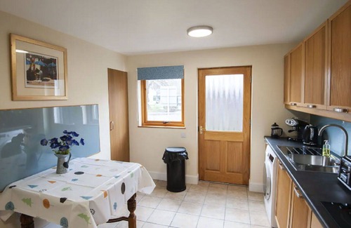 Drumnadrochit House | Wonderful private villa for 6 people with WIFI, TV, patio and parking