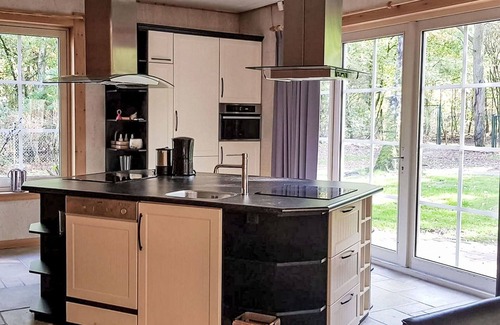 Bosgebied Hoenderloo House | Wonderful private villa for 14 people with WIFI, pool, TV and terrace