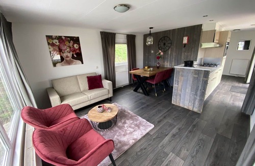 Dordtse Biesbosch House | Wonderful private villa for 4 guests with WIFI, TV, terrace and parking