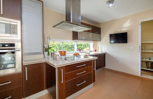 La Colina House | Wonderful private villa for 6 guests with private pool, WIFI, A/C, TV, patio and pets allowed
