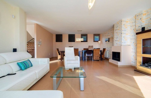La Colina House | Wonderful private villa for 6 guests with private pool, WIFI, A/C, TV, patio and pets allowed