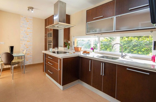 La Colina House | Wonderful private villa for 6 guests with private pool, WIFI, A/C, TV, patio and pets allowed