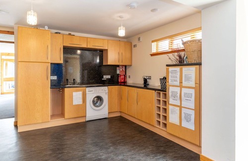Aviemore Villa | Wonderful private villa for 14 people with hot tub, WIFI, TV, terrace, pets allowed and parking