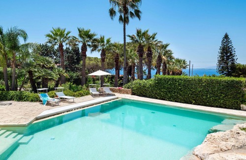 Plemmirio Villa | Wonderful private villa for 10 people with A/C, WIFI, private pool, TV and terrace