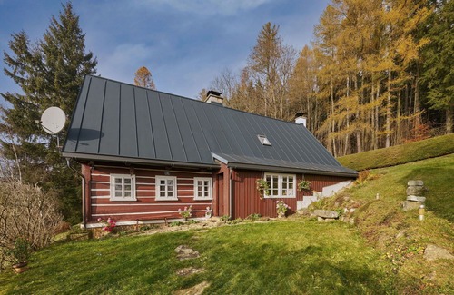 Zdonov Villa | Wonderful private villa for 5 people with TV, pets allowed, panoramic view and parking