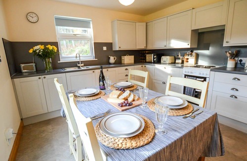 Lerags House | Wonderful private villa for 4 people with WIFI, TV, patio, pets allowed and panoramic view