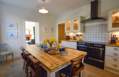 Lerags Villa | Wonderful private villa for 10 people with WIFI, hot tub, TV, patio, pets allowed and panoramic .