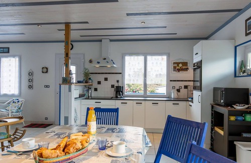 Saint-Mathieu House | Wonderful private villa for 8 people with WIFI, TV, terrace and pets allowed