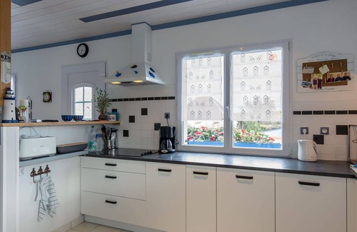 Saint-Mathieu House | Wonderful private villa for 8 people with WIFI, TV, terrace and pets allowed
