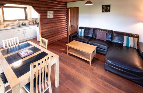 Fivelanes House | Wonderful private villa for 4 guests with hot tub, WIFI, TV, patio, pets allowed and panoramic v.
