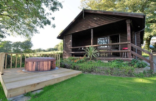 Fivelanes House | Wonderful private villa for 4 guests with hot tub, WIFI, TV, patio, pets allowed and panoramic v.