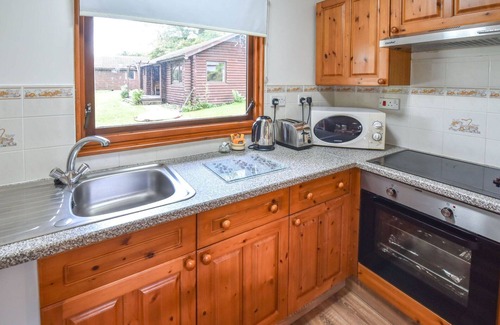 Fivelanes House | Wonderful private villa for 4 guests with WIFI, hot tub, TV, patio and pets allowed