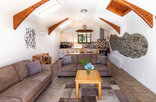 Fivelanes House | Wonderful private villa for 5 guests with hot tub, WIFI, patio and pets allowed