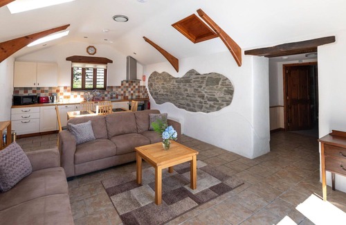 Fivelanes House | Wonderful private villa for 5 guests with hot tub, WIFI, patio and pets allowed