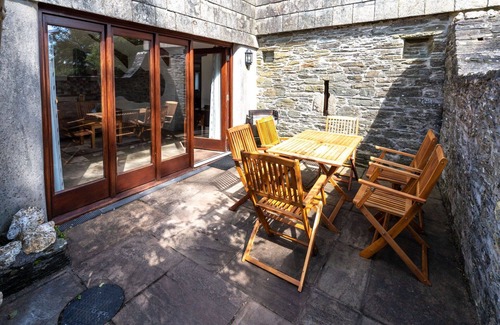 Fivelanes House | Wonderful private villa for 5 guests with hot tub, WIFI, patio and pets allowed