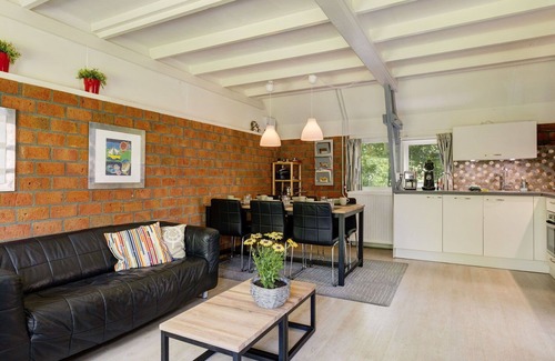 Anjum House | Wonderful private villa for 6 people with WIFI, TV, terrace and pets allowed