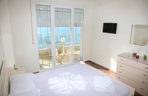 Vlore House | Wonderful Sea View 1 bedroom apartment with pool and parking.