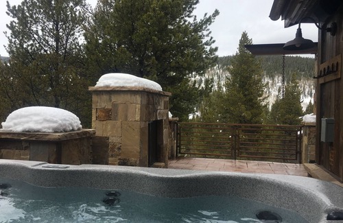Copper Mountain House | Wonderful Ski Access, Privacy and Views - 5+Bed/5.5 Bath Sleeps 18+