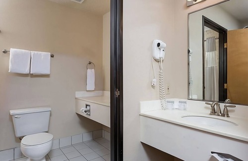 Newport Hotel | Wonderful Stay In Newport! Family-Friendly, Free Parking, Pets Are Welcome