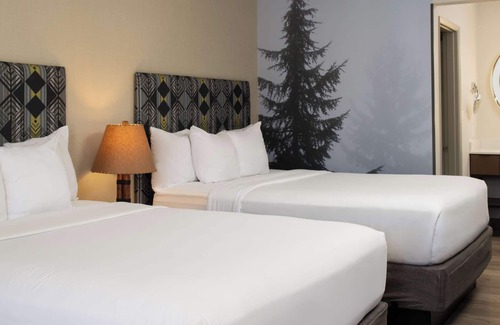 Port Angeles Hotel | Wonderful Stay! Outdoor Pool, FREE Parking Pets Allowed, Near Hollywood Beach!
