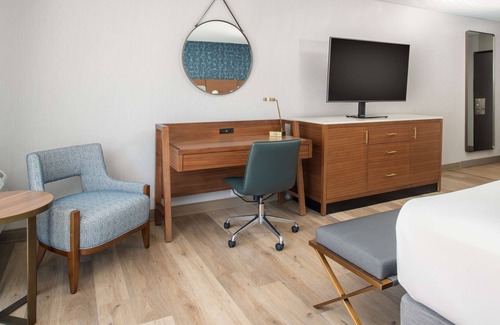 Port Angeles Hotel | Wonderful Stay! Outdoor Pool, FREE Parking Pets Allowed, Near Hollywood Beach!