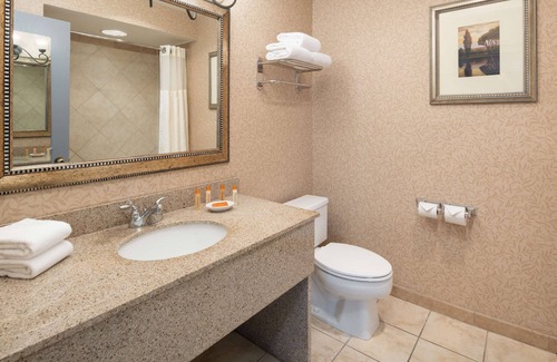Port Angeles Hotel | Wonderful Stay! Outdoor Pool, FREE Parking Pets Allowed, Near Hollywood Beach
