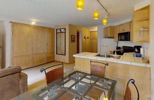Winter Park Apartment | Wonderful Studio in Complex w/Ski-In/Ski-Out Access + Shared Pool & Hot Tub/WiFi