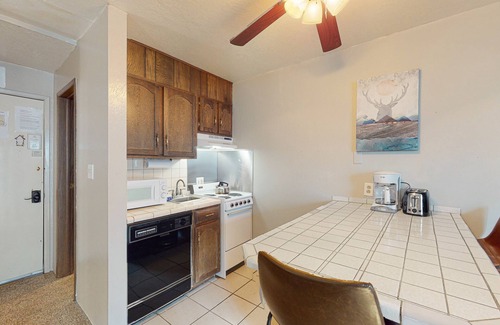 Yosemite National Park Apartment | Wonderful studio with balcony - inside Yosemite National Park
