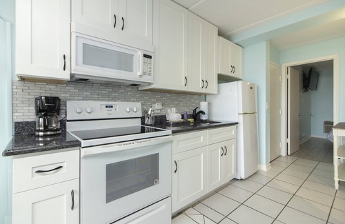 Crescent Beach Condo | Wonderful updated oceanfront 1 bedroom condo!