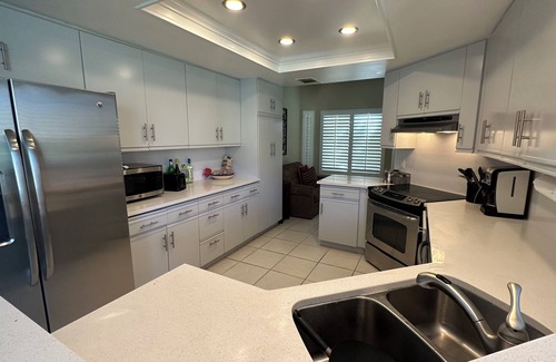 La Quinta House | Wonderful Updated Townhome