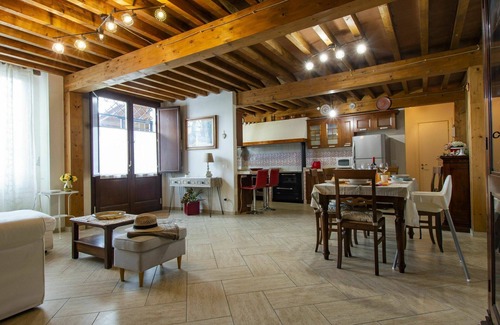 San Giuliano Terme House | Wonderful villa for 6 people with WIFI, A/C, TV, patio and pets allowed