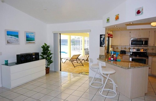 Fort Myers Villa | Wonderful view, located on a wide Canal, large Pool and Lanai, great Location