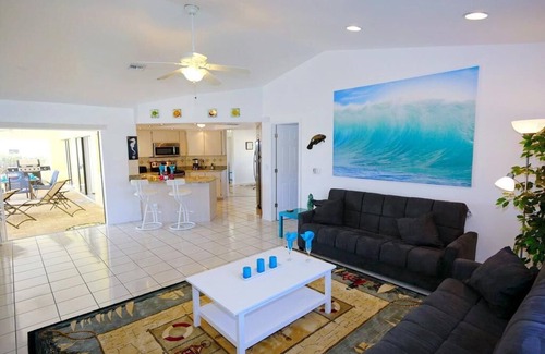 Fort Myers Villa | Wonderful view, located on a wide Canal, large Pool and Lanai, great Location