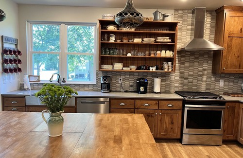 Ashwaubenon House | Wonderful view of Lambeau and it has 6 Bathrooms!