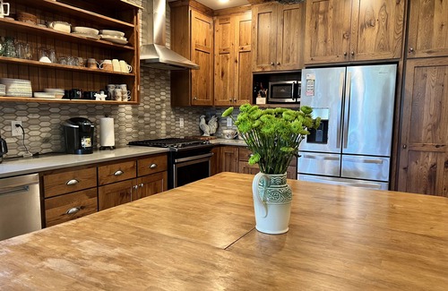Ashwaubenon House | Wonderful view of Lambeau and it has 6 Bathrooms!
