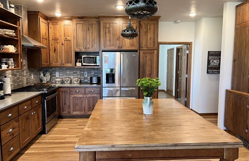 Ashwaubenon House | Wonderful view of Lambeau and it has 6 Bathrooms!