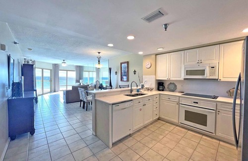 Pensacola Beach Condo | Wonderful views of the Gulf from this Emerald Isle, Gulf front condo