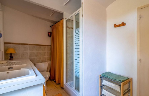 Saint-Dezery House | Wonderful villa for 6 people with WIFI, TV, terrace and pets allowed