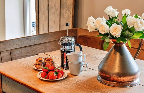 Monmouth House | Wonderful villa for 8 guests with WIFI, hot tub, terrace and pets allowed