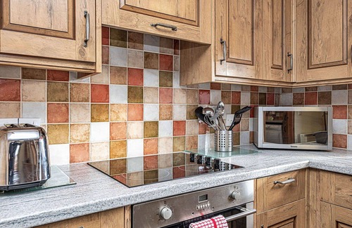 Glandyfi House | Wonderful villa for 6 guests with WIFI, hot tub, TV and pets allowed