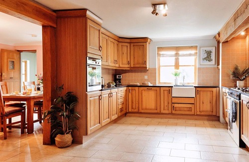 Devils Bridge House | Wonderful villa for 12 people with hot tub, WIFI, pets allowed and parking