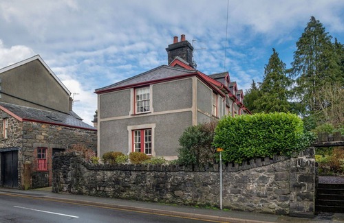 Llanrwst House | Wonderful villa for 16 guests with WIFI and pets allowed