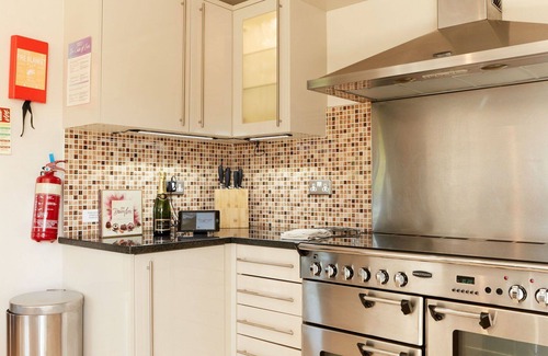 Dalbury Lees House | Wonderful villa for 10 people with WIFI, hot tub, TV, terrace and parking