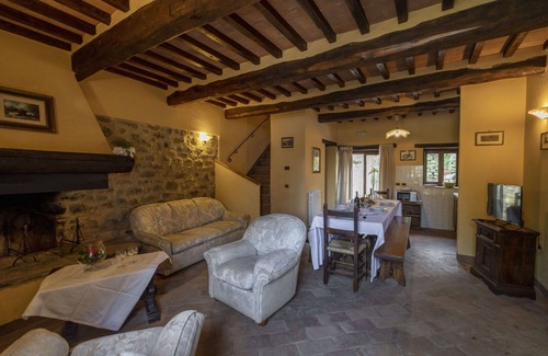 Pieve di Chio House | Wonderful villa for 10 guests with private pool, WIFI, TV, patio and pets allowed