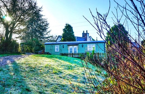 Coalbrookdale House | Wonderful villa for 2 guests with WIFI and pets allowed
