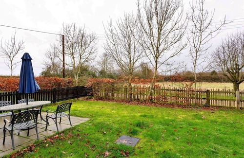 Dorsington House | Wonderful villa for 3 guests with WIFI, TV, pets allowed and parking