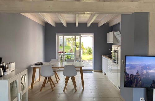 Kroeslin House | Wonderful villa for 4 people with A/C, WIFI, TV, terrace, pets allowed and parking